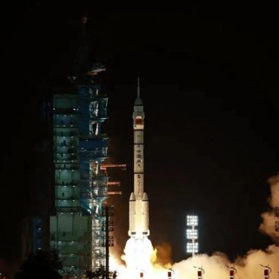 China envia astronauta para missão lunar de um ano