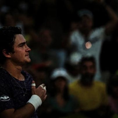 Saque decisivo impulsiona virada de João Fonseca em Roland Garros