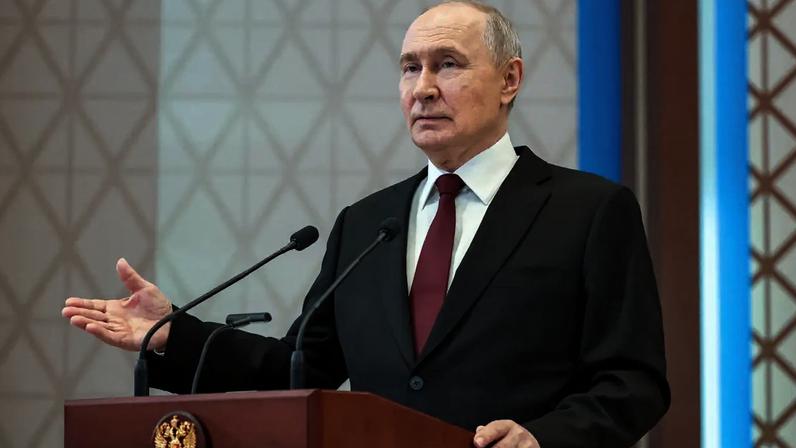 O presidente da Rússia, Vladimir Putin, durante coletiva de imprensa no Cazaquistão em 29 de maio de 2026