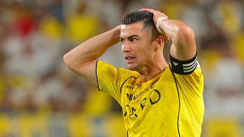 Cristiano Ronaldo lamenta chance perdida no duelo contra o Al-Hilal nesta terça-feira, 12