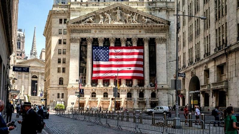 Wall Street fecha em alta com avanços nas negociações EUA e Irã