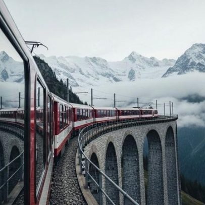 Expresso mais lento cruza Alpes pelo Passo Oberalp em rota UNESCO