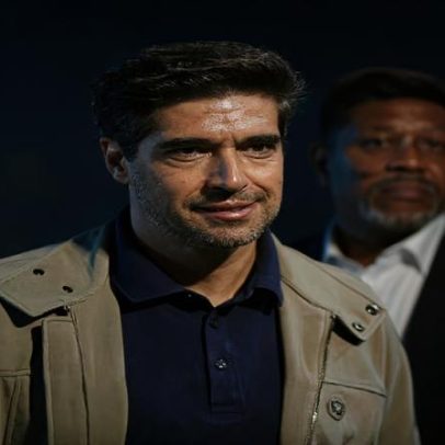 Conmebol multou Abel Ferreira por gesto obsceno a Flaco no Palmeiras