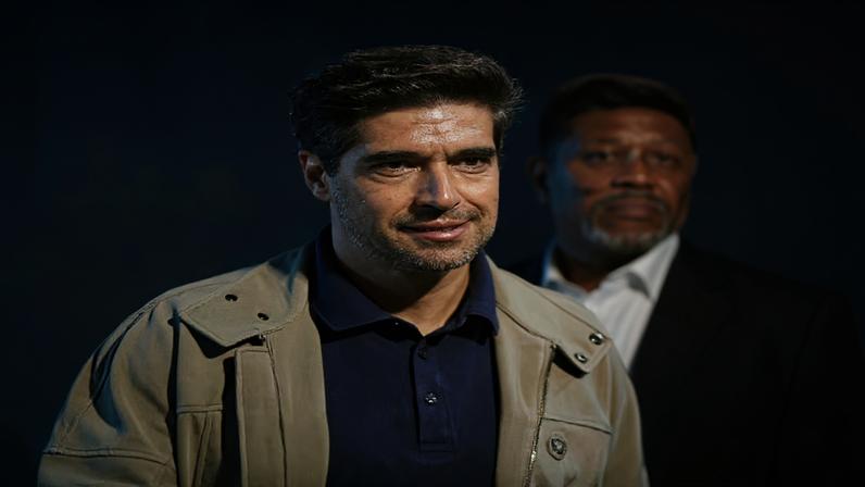 Conmebol multou Abel Ferreira por gesto obsceno a Flaco no Palmeiras