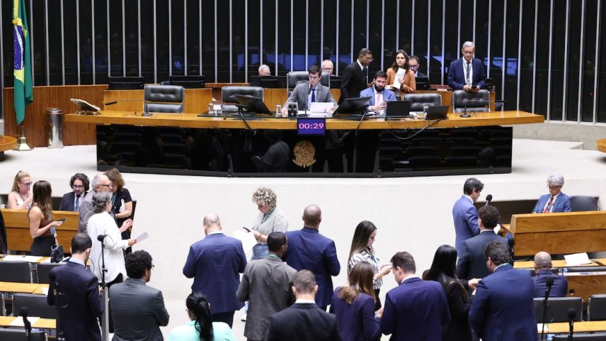 Sessão da Câmara dos Deputados, em Brasília, deve votar o fim da escala 6x1 na semana que vem