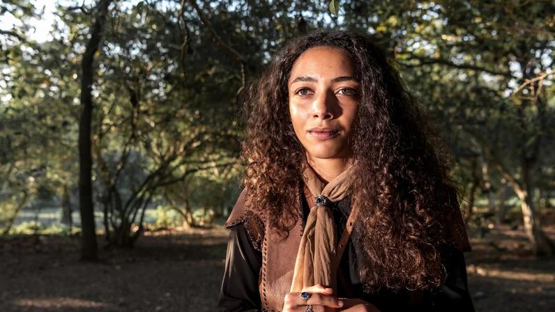 Estrela de 'O Agente Secreto' e 'Guerreiros do Sol', Alice Carvalho tem três livros publicados