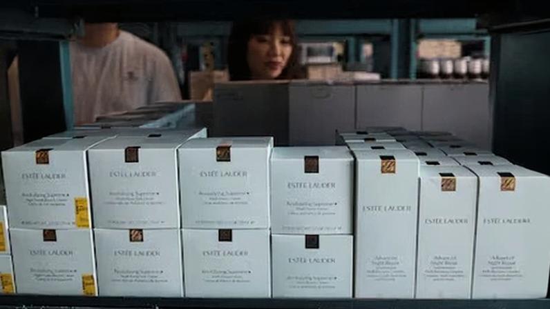 Estée Lauder eleva para 10.000 demissões no plano de ajuste em negociações com Puig