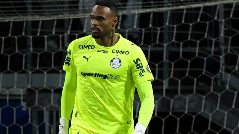 Carlos Miguel em ação no jogo do Palmeiras contra o Cerro Porteño