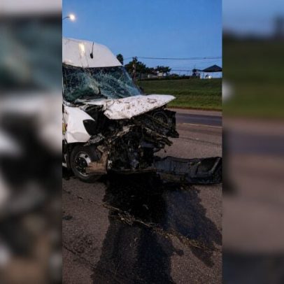 Colisão entre carreta e van de pacientes deixa feridos em Nova Lima