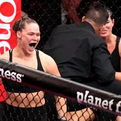 Ronda Rousey encerra luta em 17 segundos no retorno das lendas do MMA feminino