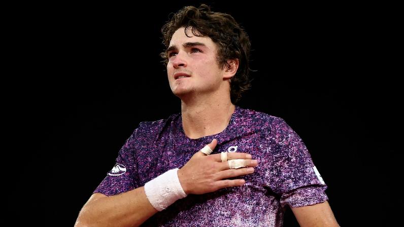 Fonseca vence Djokovic, 1º brasileiro a derrotar o sérvio e bate recordes