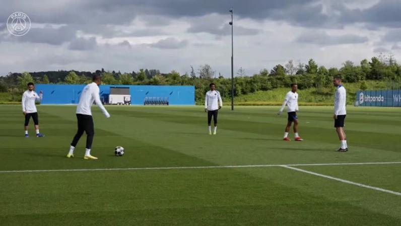 O Paris Saint-Germain começou a preparação para a final da UEFA Champions League, onde enfrentará o Arsenal no sábado, 30 de maio, na Puskás Aréna, em Budapeste.