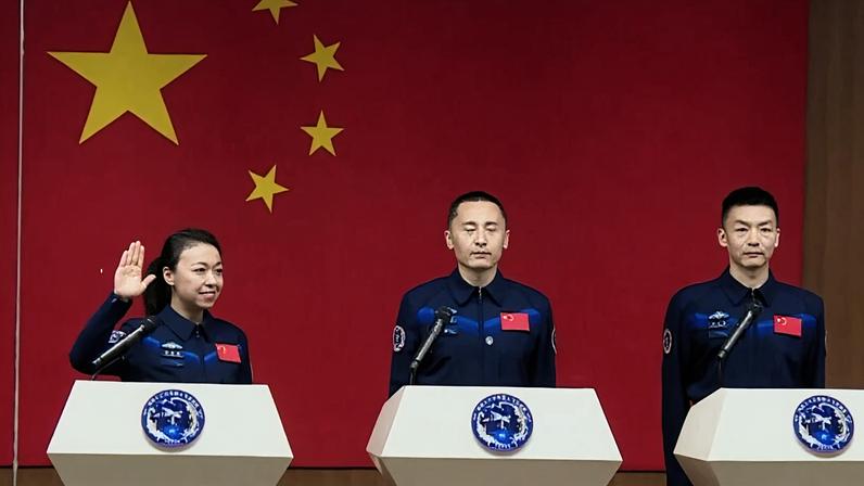 Shenzhou-23 é a 7ª missão tripulada chinesa. Será comandada por Zhu Yangzhu, acompanhado pelos astronautas Zhang Zhiyuan e a ex-policial Lai Ka-ying, ambos em sua 1ª viagem espacial