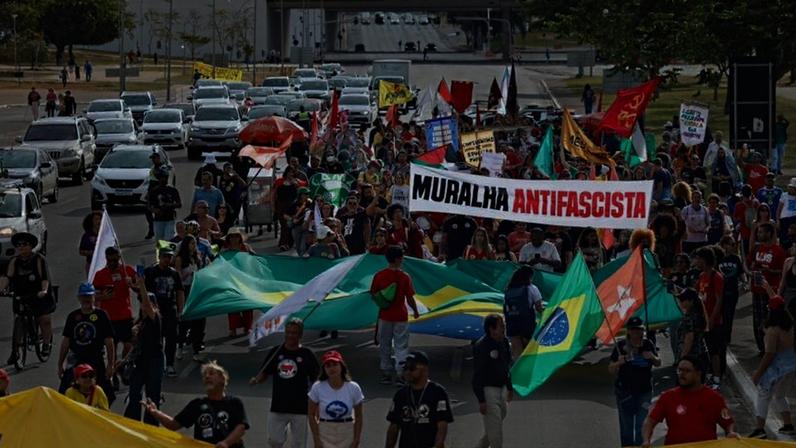 Ato pelo fim da escala 6x1 reúne cerca de 200 pessoas em Brasília