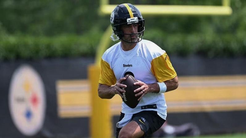 Aaron Rodgers assinou com o Steelers