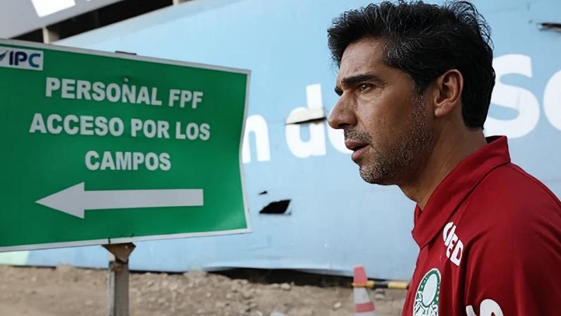 O técnico Abel Ferreira, do Palmeiras, durante treinamento