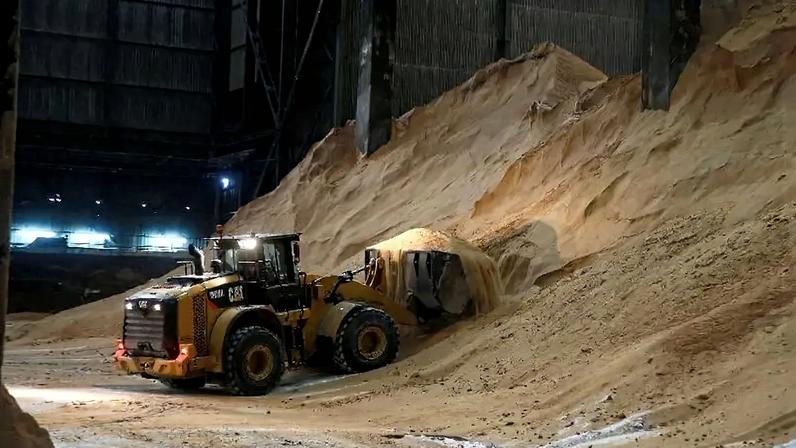Movimentação de açúcar em refinaria Tate & Lyle, no leste de Londres - 10/10/2016 (Foto: REUTERS/Peter Nicholls)