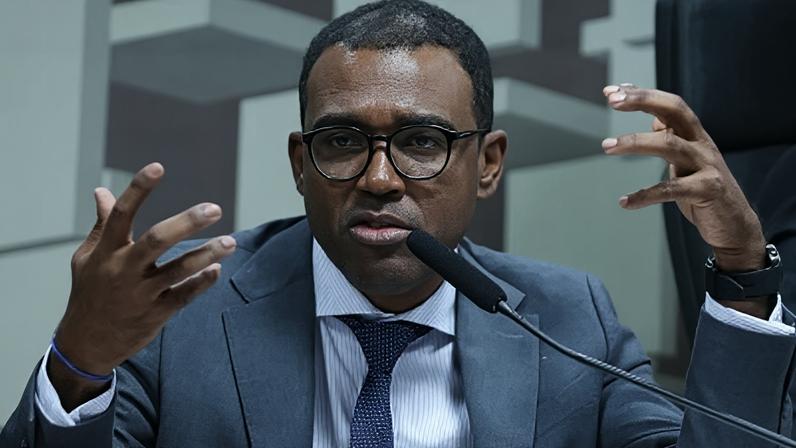 Diretor do Banco Central (BC), Ailton de Aquino Santos