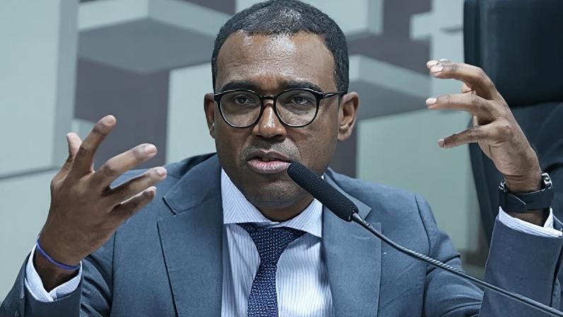 Diretor do Banco Central (BC), Ailton de Aquino Santos