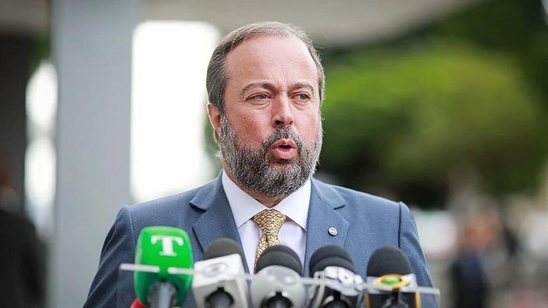 Silveira afirmou que o MME já reservou um “montante substancial” para viabilizar a contratação