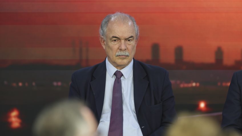 Em entrevista a jornalistas na capital paulista para divulgar o balanço trimestral do banco, Mercadante falou que o BNDES pretende atuar fortemente nesse tipo de mineração.
