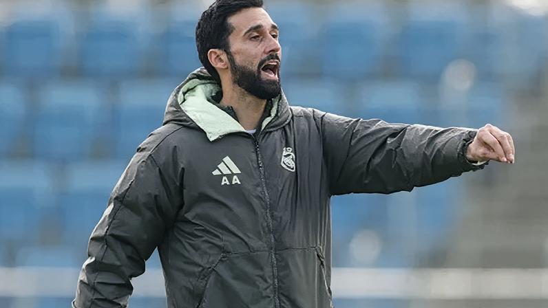 Álvaro Arbeloa comandando o treino do Real Madrid