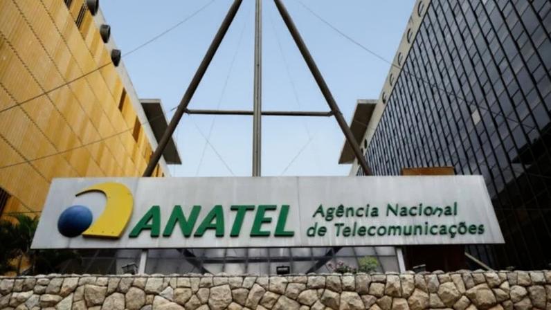 Anatel troca multa de R$ 30,8 milhões da Claro por internet