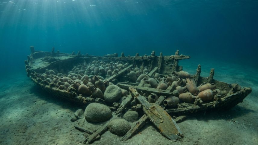 Carga do Navio de Kyrenia com ânforas, mós e madeira preservada