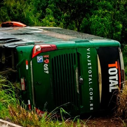 Duas pessoas morrem em acidente com ônibus de 40 passageiros no MS