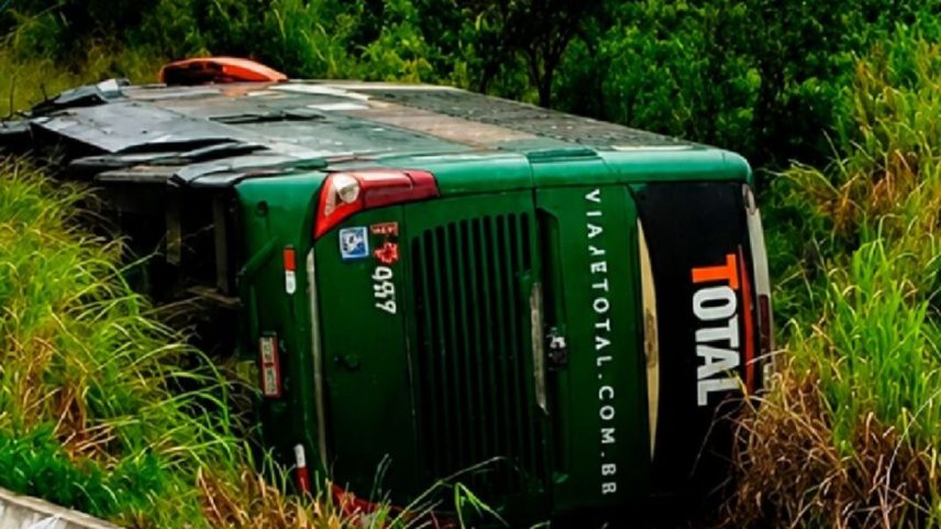 Ônibus tomba e duas pessoas morrem em acidente no MS