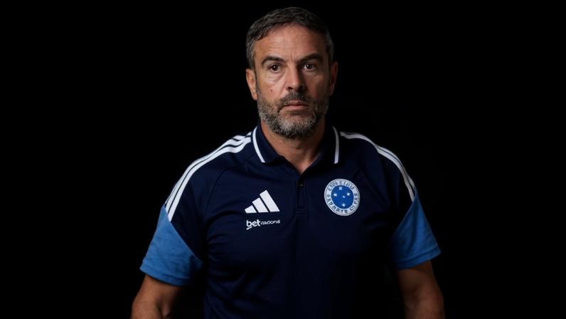 Artur Jorge x Domínguez (Foto: Mateus Dutra/Cruzeiro e Pedro Souza / Atlético)