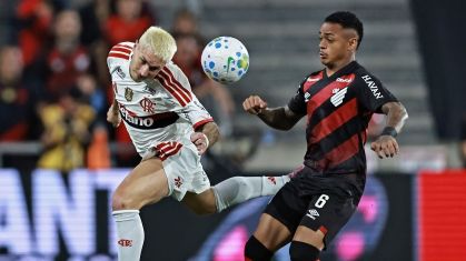 CURITIBA, BRAZIL - MAY 17: Leo Derik of Athletico Paranaense battles for possession against Guillermo Varela of Flamengo, during the match between Athletico Paranaense and Flamengo as part of Brasileirao 2026 at Arena da Baixada Stadium on May 17, 2026 in Curitiba, Brazil. (Photo by Heuler Andrey/Getty Images)