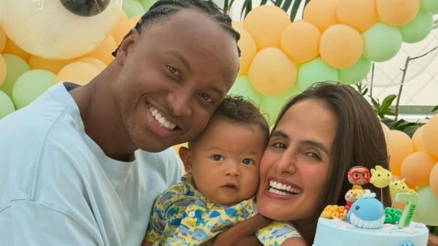 Thiaguinho mostra foto do filho e se declara a Carol Peixinho