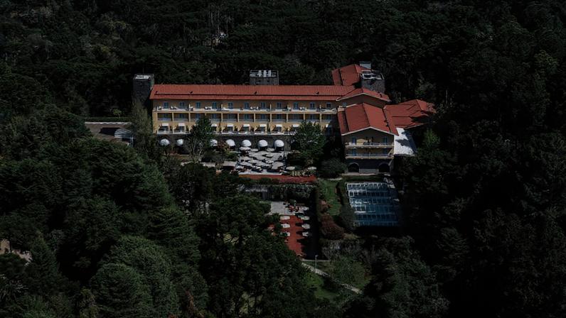 Inaugurado em 2 de setembro de 1944, o edifício teve seu auge como hotel-cassino | foto: Divulgação