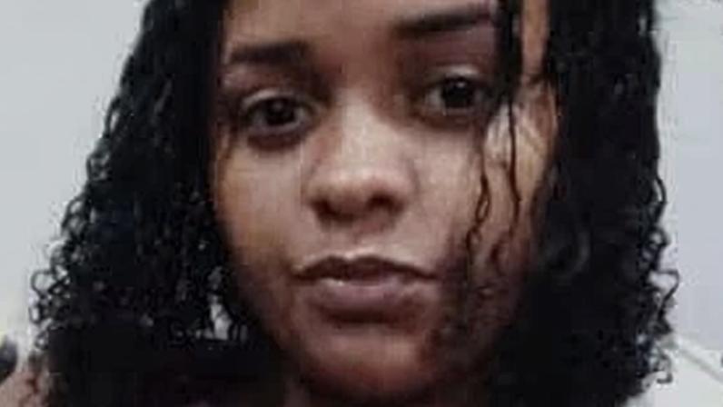 Isabel Santos de Souza, de 24 anos, foi atingida enquanto esperava moto por aplicativo