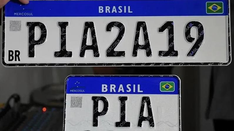 Placa Mercosul é obrigatória para veículos novos e usados, quando há transferência com mudança de Estado ou município; casos de roubo e furto ou perda também exigem a mudança na identificação. Foto: Detran-PI/Divulgação