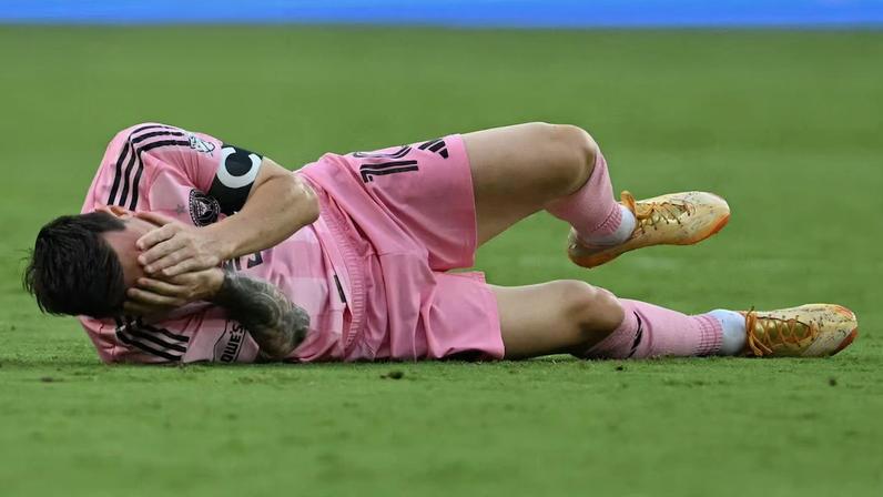 Lionel Messi sente lesão em jogo do Inter Miami