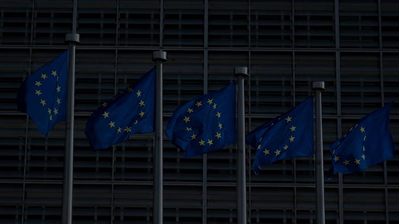 Banderas de la UE frente a la sede de la Comisión Europea en mayo de 2023.