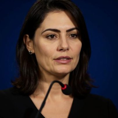 Michelle sugere perguntar a Flávio sobre crise com áudios do senador