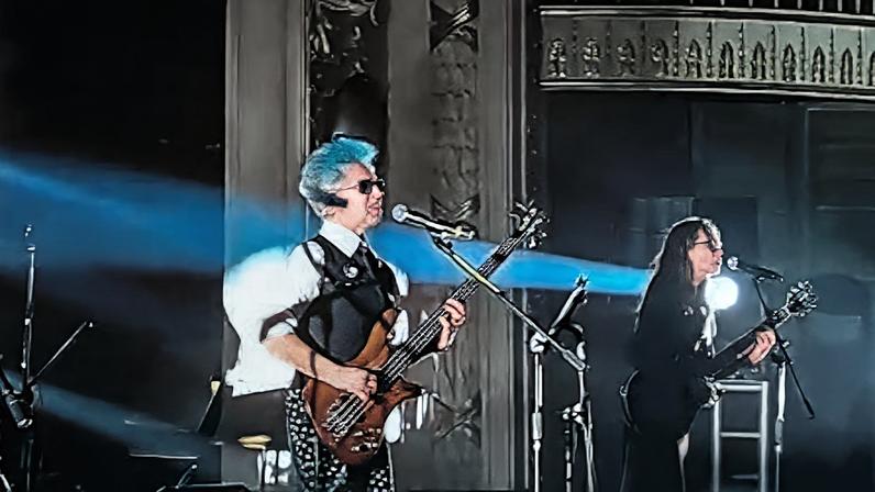 Palco tradicional da música clássica, o Theatro Municipal recebeu no domingo (24) o punk das Mercenárias, durante a Virada Cultural 2026