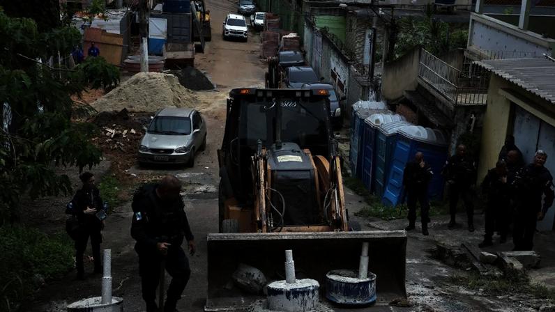 Ação do Barricada Zero remove material usado pelo crime para obstruir via: PM já executava programa e agora passa também a planejá-lo