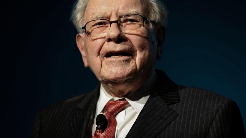 Warren Buffett deixou o cargo de CEO em 31 de dezembro. Daniel Zuchnik/WireImage