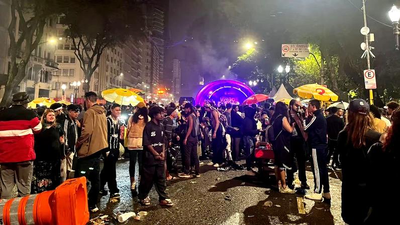 Virada Cultural leva público ao centro de SP até o amanhecer de domingo