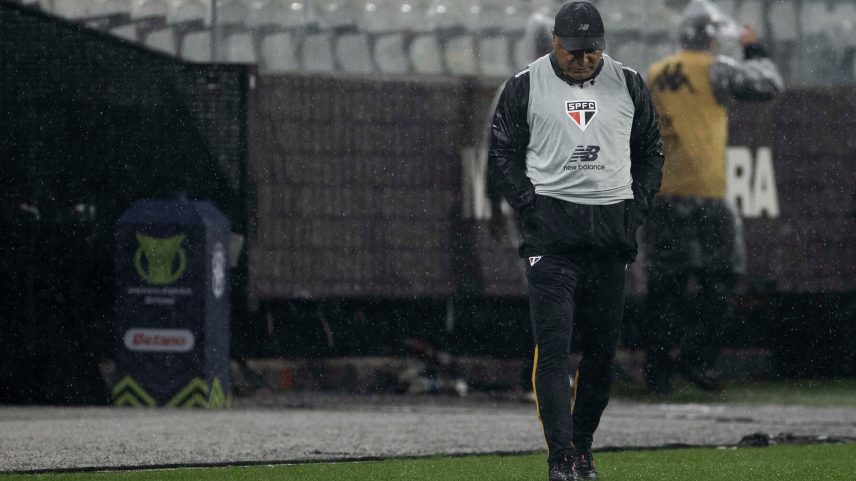 Presidente do São Paulo afirma manter Roger após áudio vazado