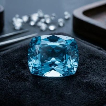 Berilo azul oceano encanta joalheiros e se destaca entre pedras transparentes