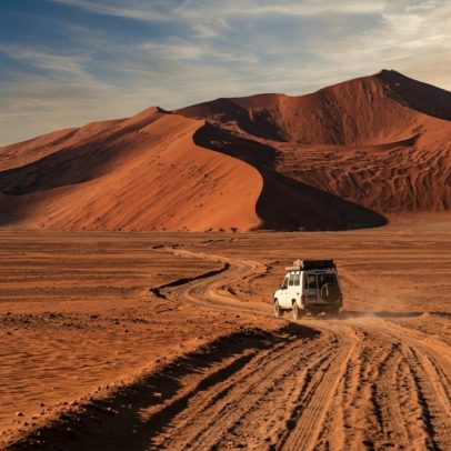 Rodovia de 60 km atravessa dunas de 300 m na Namíbia, roteiro cênico desértico