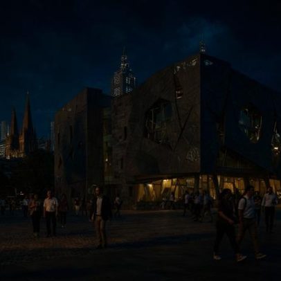 Praça de Melbourne com fachadas geométricas, ponto cultural mais visitado