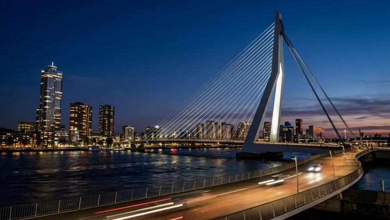 Ponte estaiada holandesa famosa por seu mastro assimétrico de aço que lembra um cisne branco – Créditos: depositphotos.com / DmitryRukhlenko