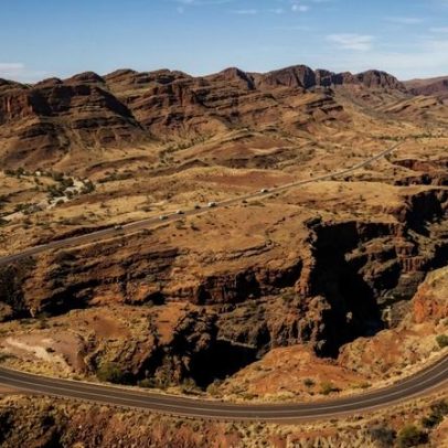 Karijini Drive abre acesso ao coração de rocha vermelha na Austrália