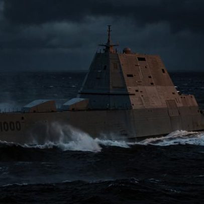 Navio furtivo de 15.000 toneladas disfarçado como barco de pesca no radar